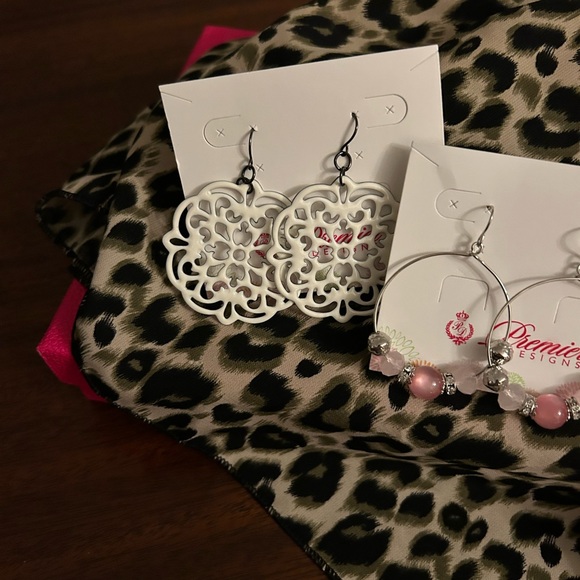 4 Pair NEW Stylish Earrings by Premier Designs - Picture 5 of 6